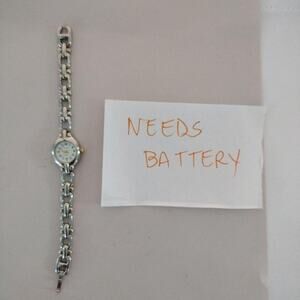 Decade Womens Watch Silver Tone White Dial Bracelet Quartz Dress Needs Battery